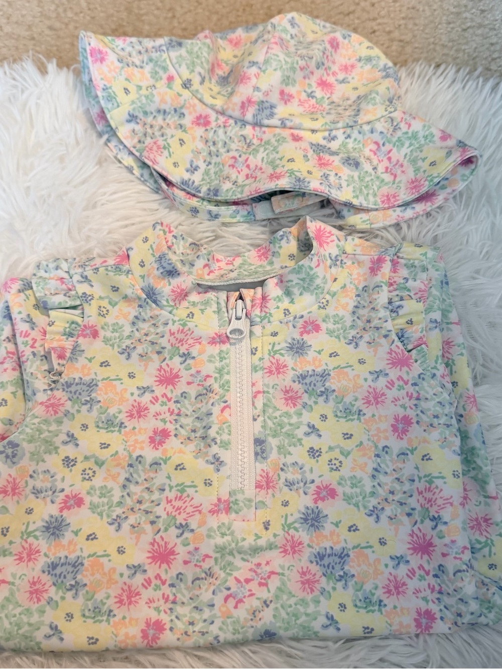 Baby GAP Floral Rash Guard Swim Set & Sun Hat 0-6M Like New - Picture 8 of 9